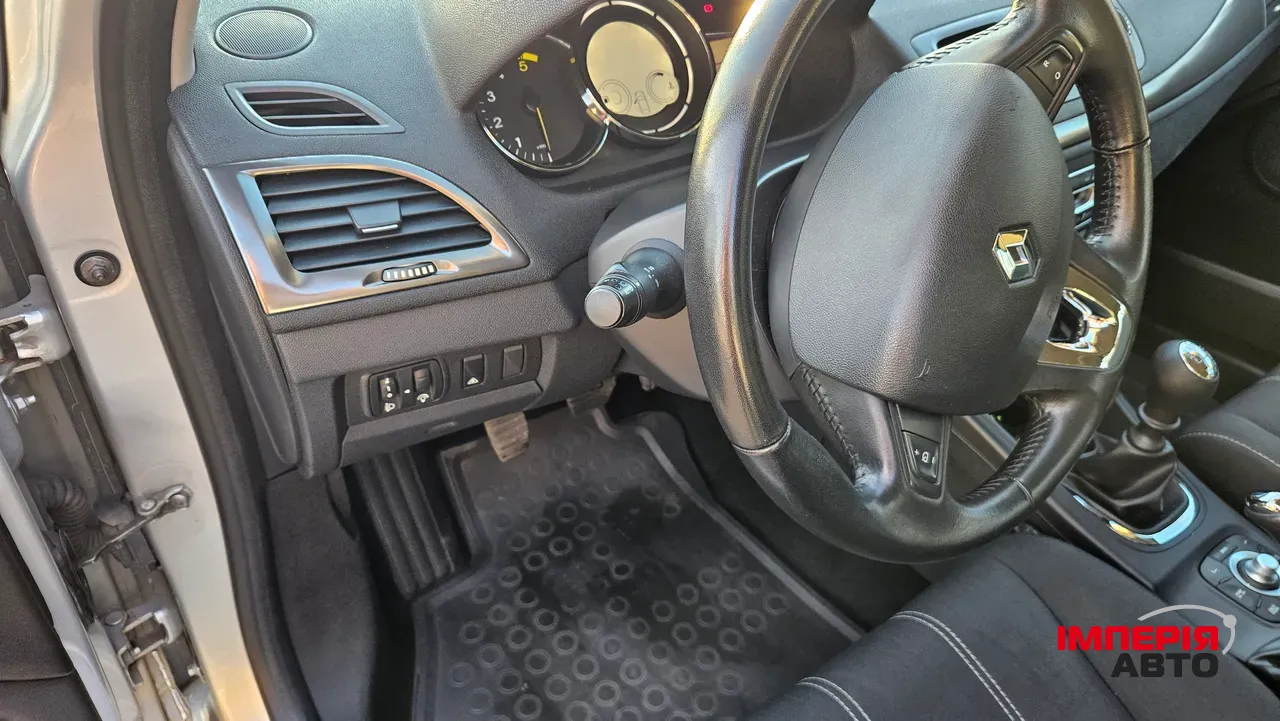 Renault Megane - фото 12
