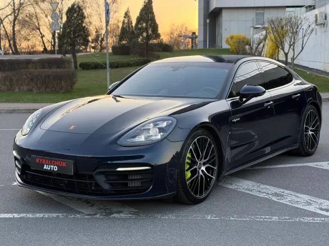 Porsche Panamera - фото 1