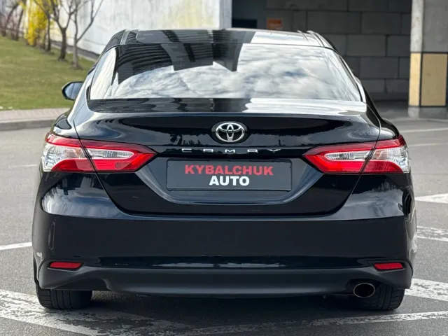 Toyota Camry - фото 3