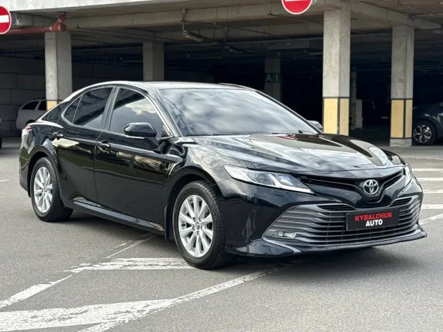 Toyota Camry - фото 2