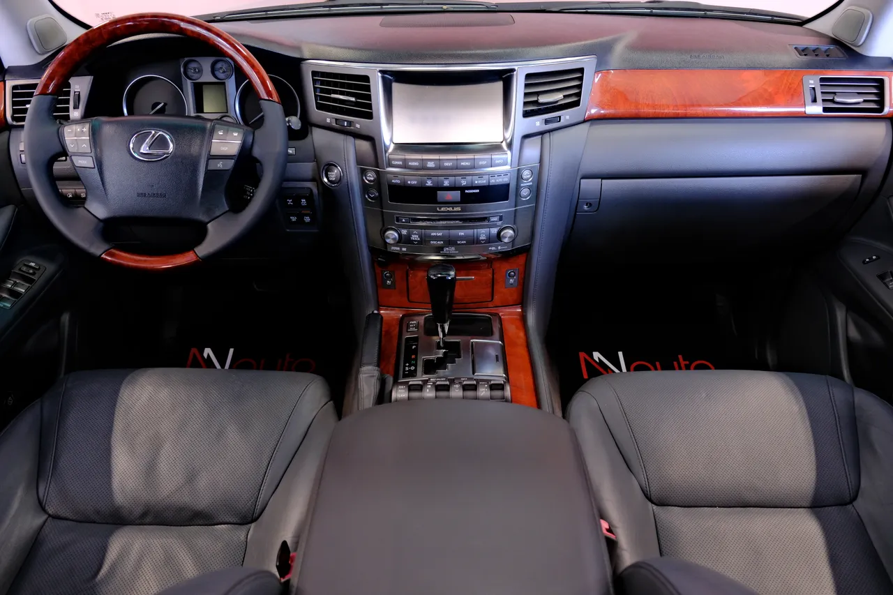 Lexus LX - фото 7