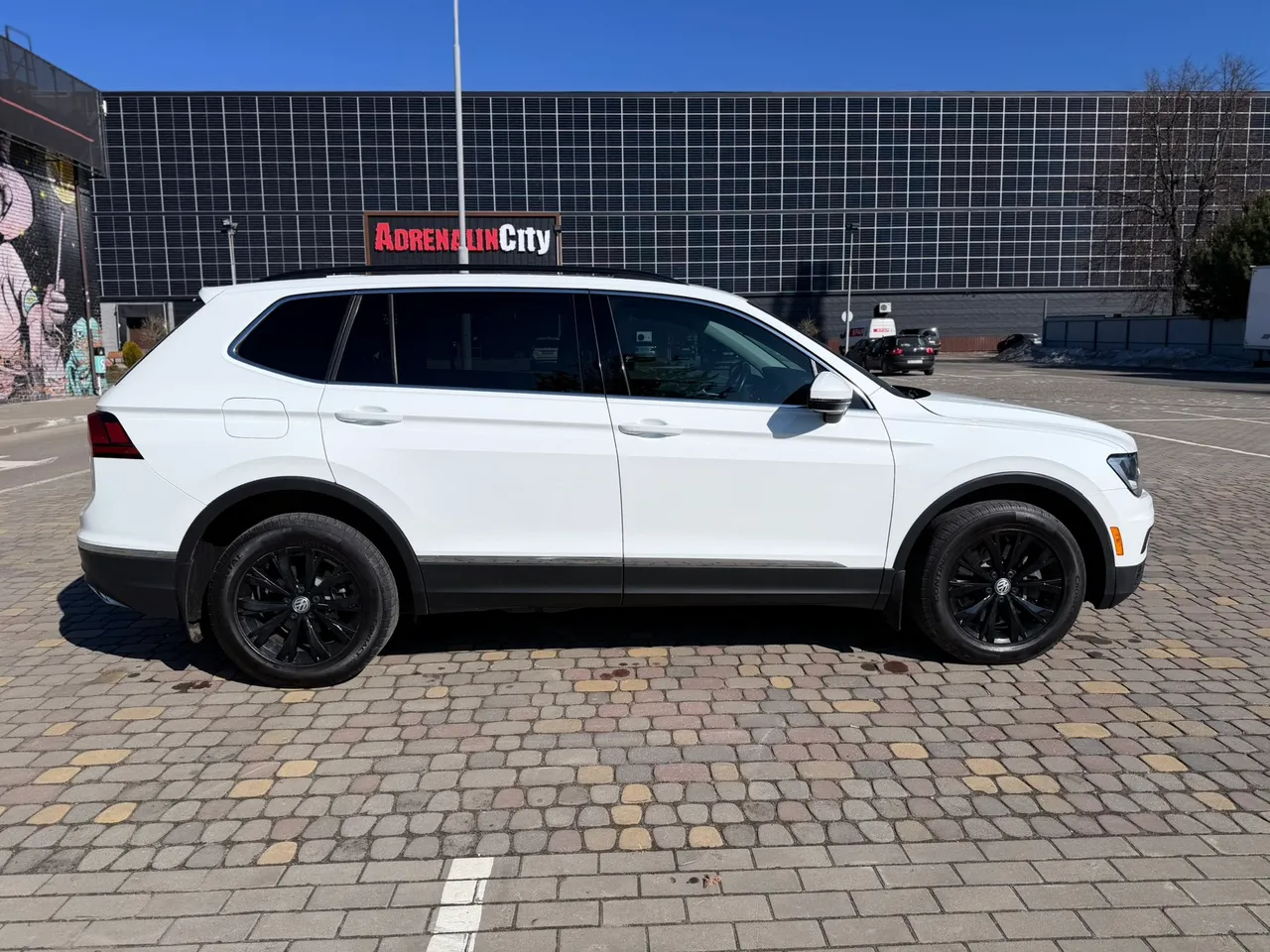 Volkswagen Tiguan - фото 2