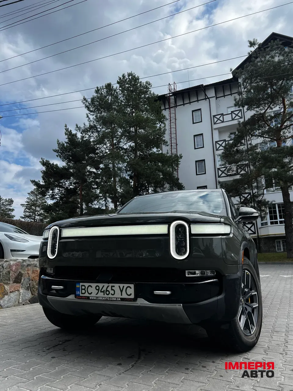 Rivian R1S - фото 5