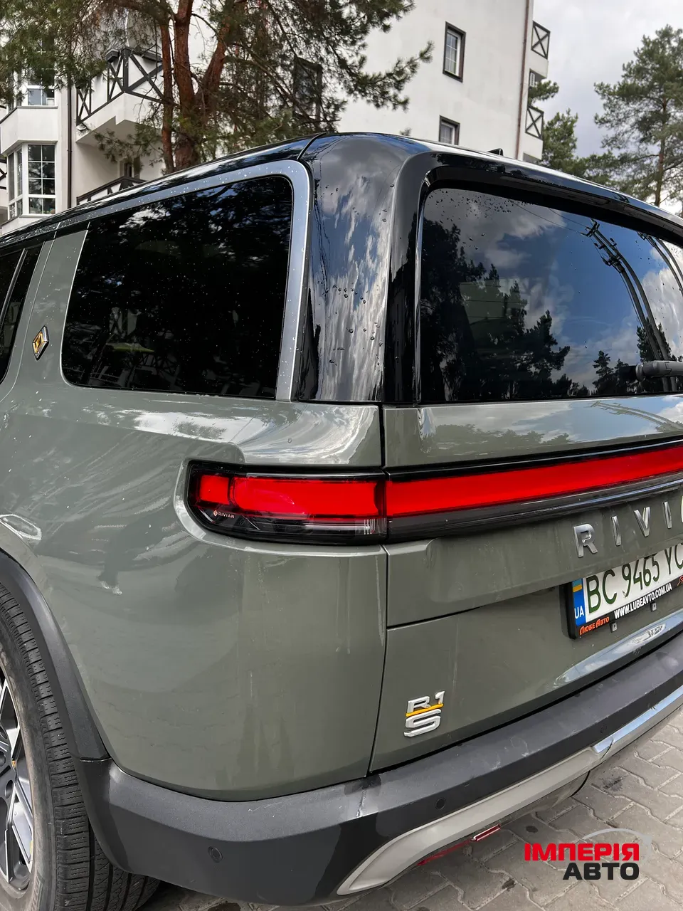 Rivian R1S - фото 8