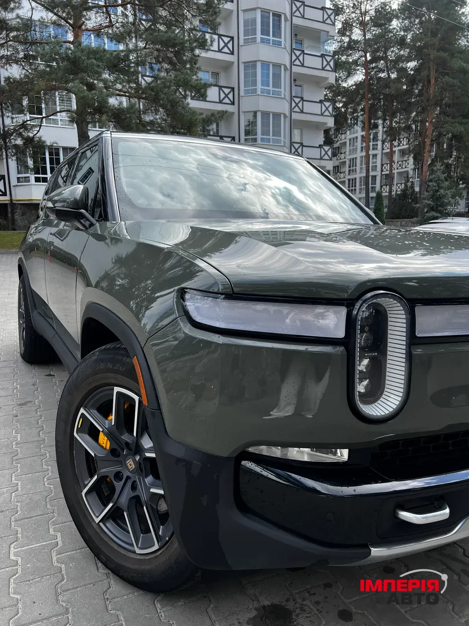 Rivian R1S - фото 9