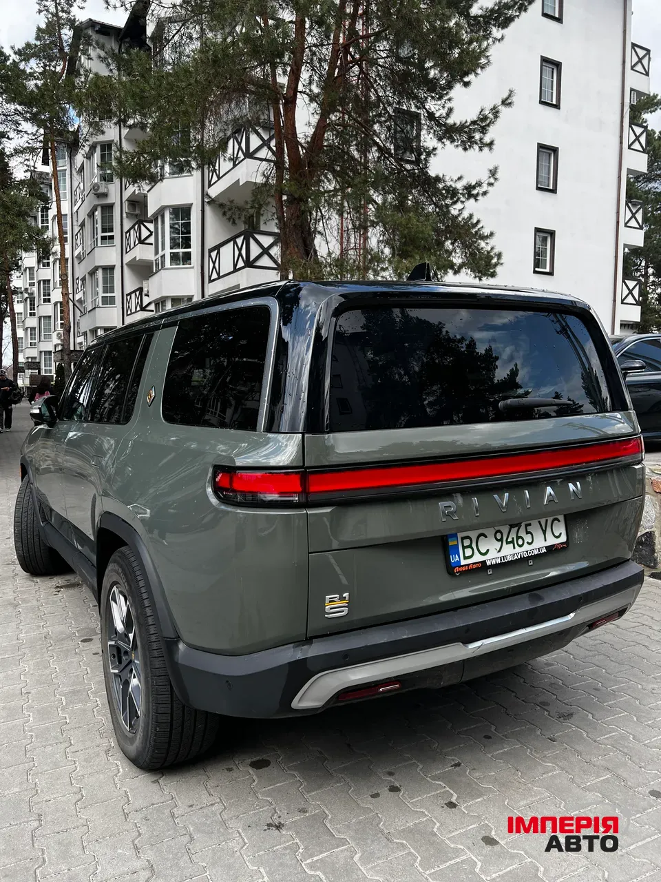 Rivian R1S - фото 7