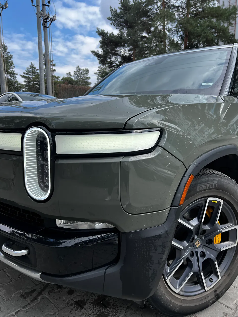 Rivian R1S - фото 6