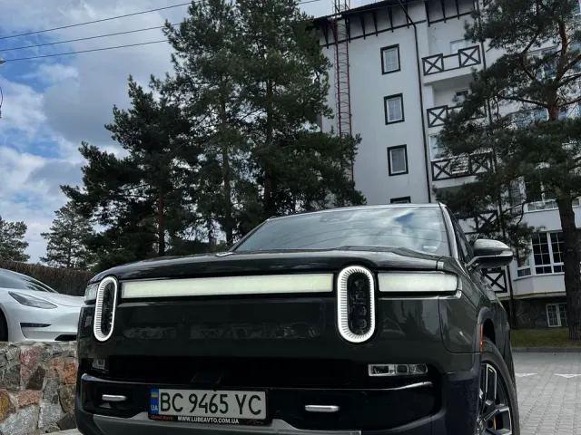 Rivian R1S - фото 5