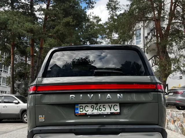 Rivian R1S - фото 4