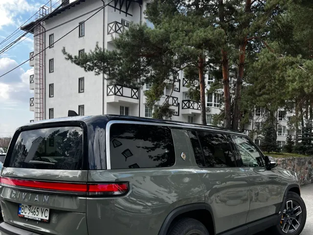 Rivian R1S - фото 3