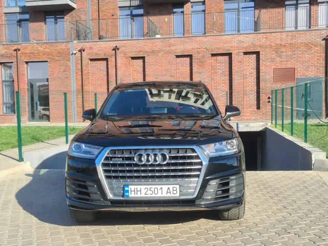 Audi Q7 - фото 1