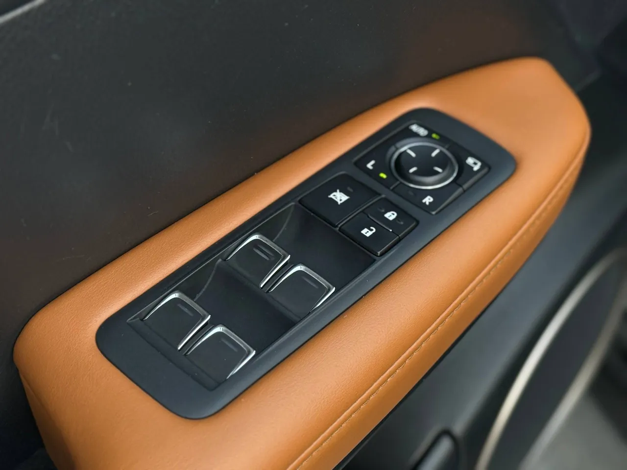 Lexus RX - фото 15