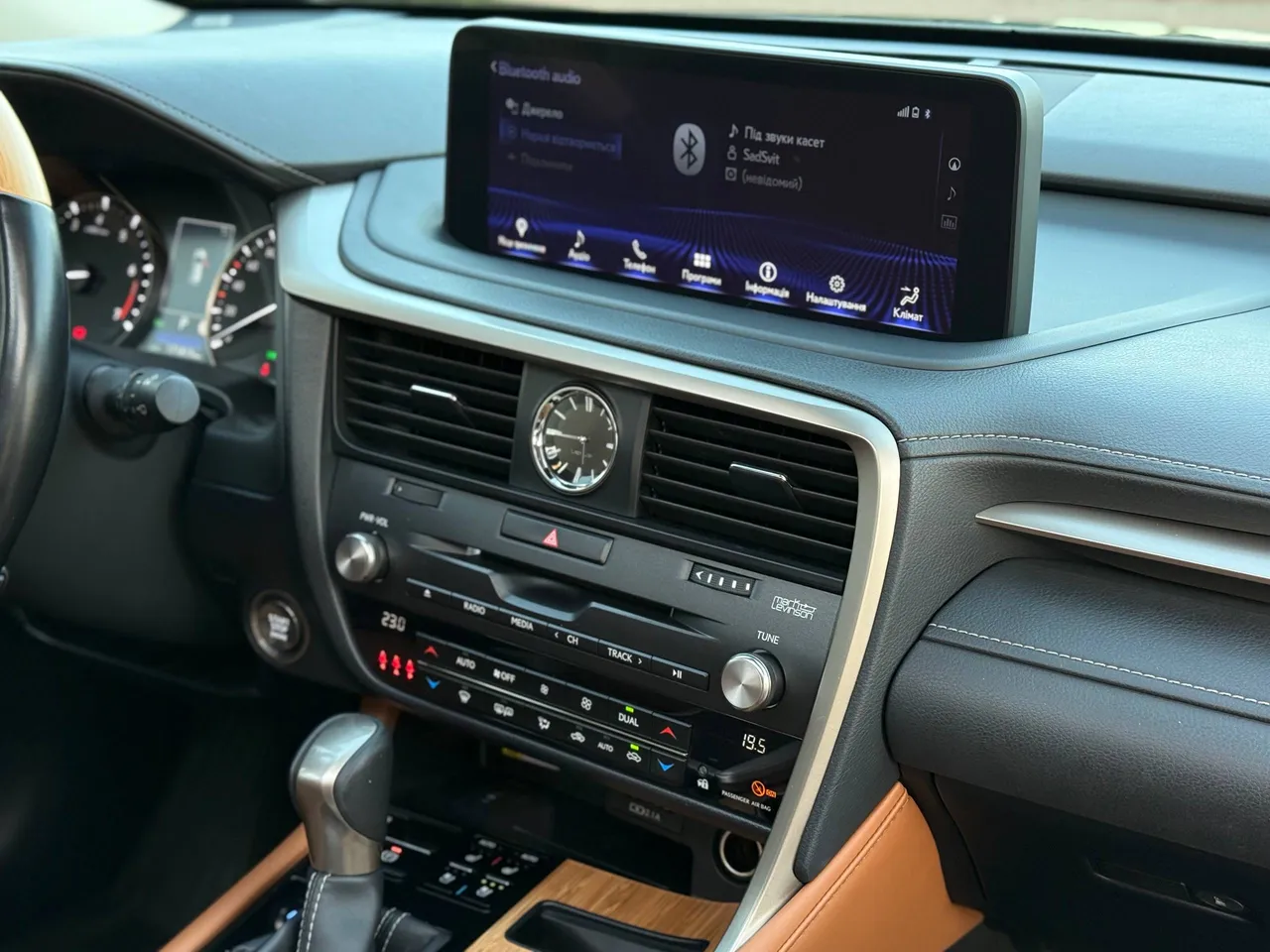 Lexus RX - фото 17