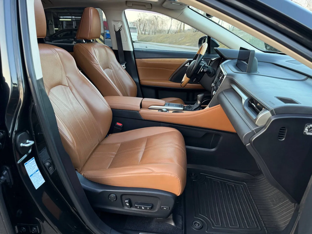 Lexus RX - фото 10