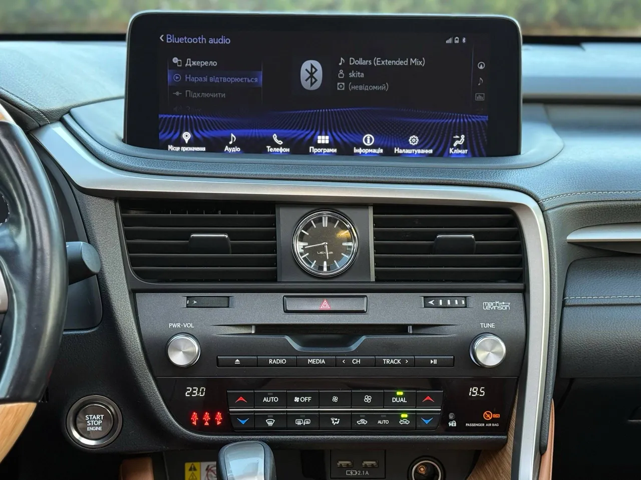 Lexus RX - фото 23