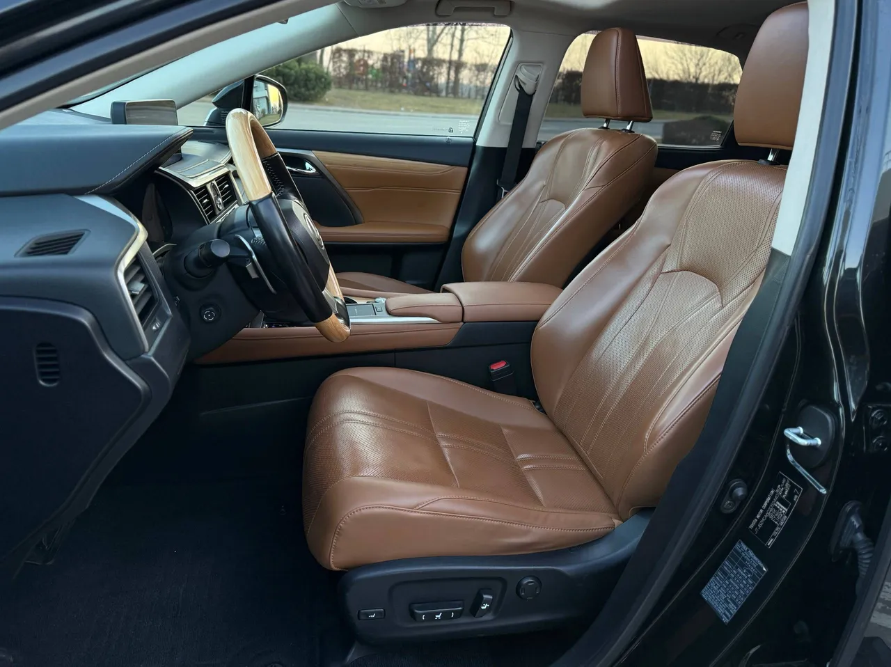 Lexus RX - фото 8