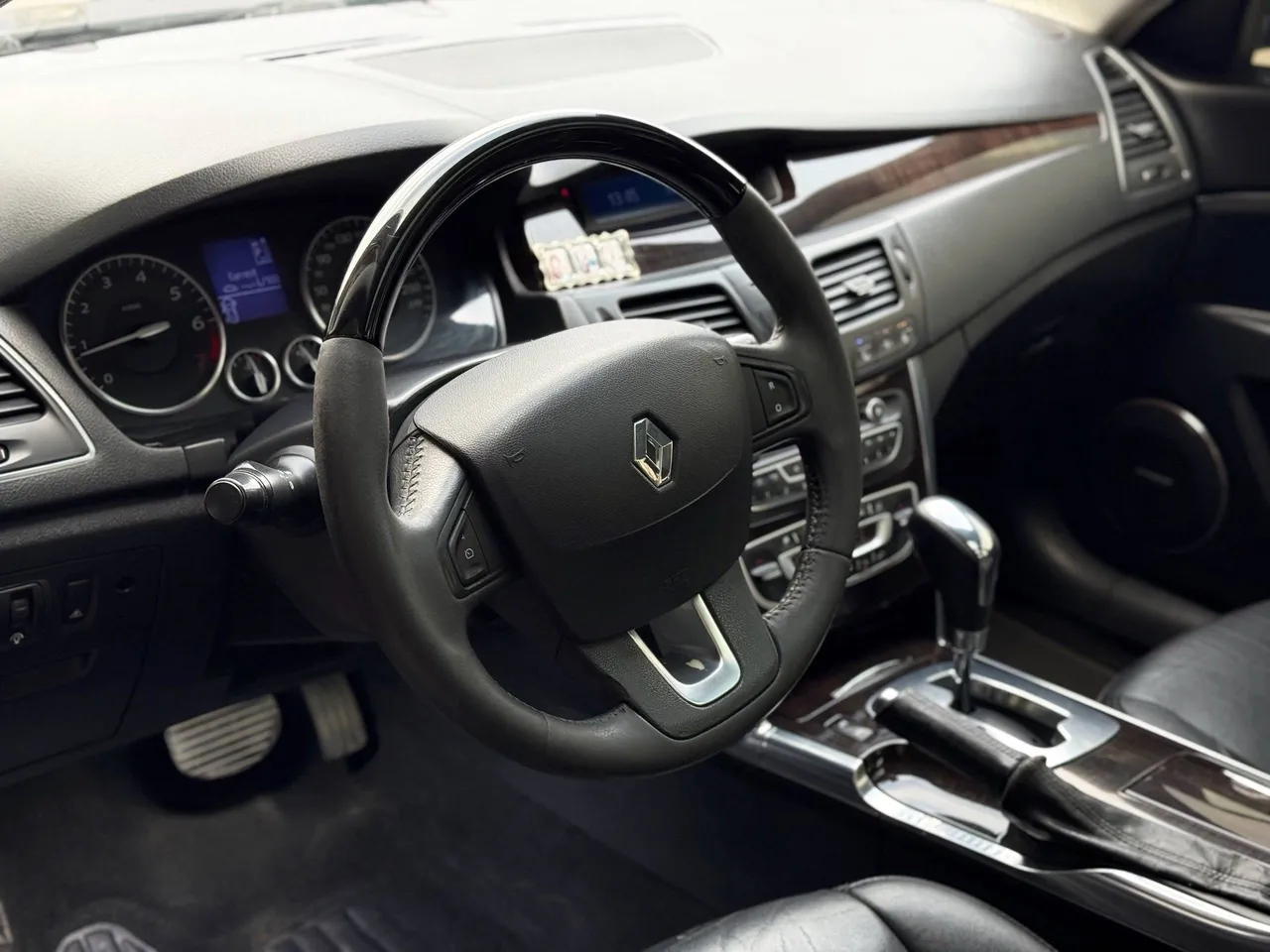 Renault Latitude - фото 11