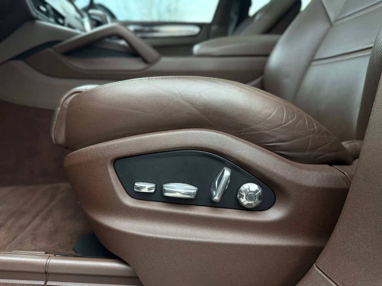 Porsche Cayenne - фото 14