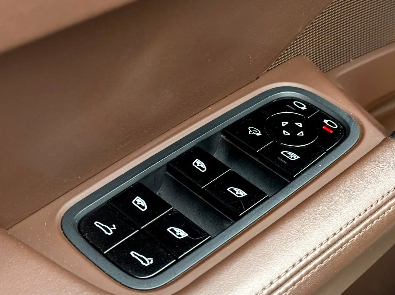 Porsche Cayenne - фото 13