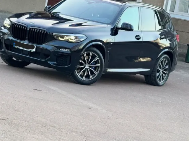 BMW X5 - фото 1
