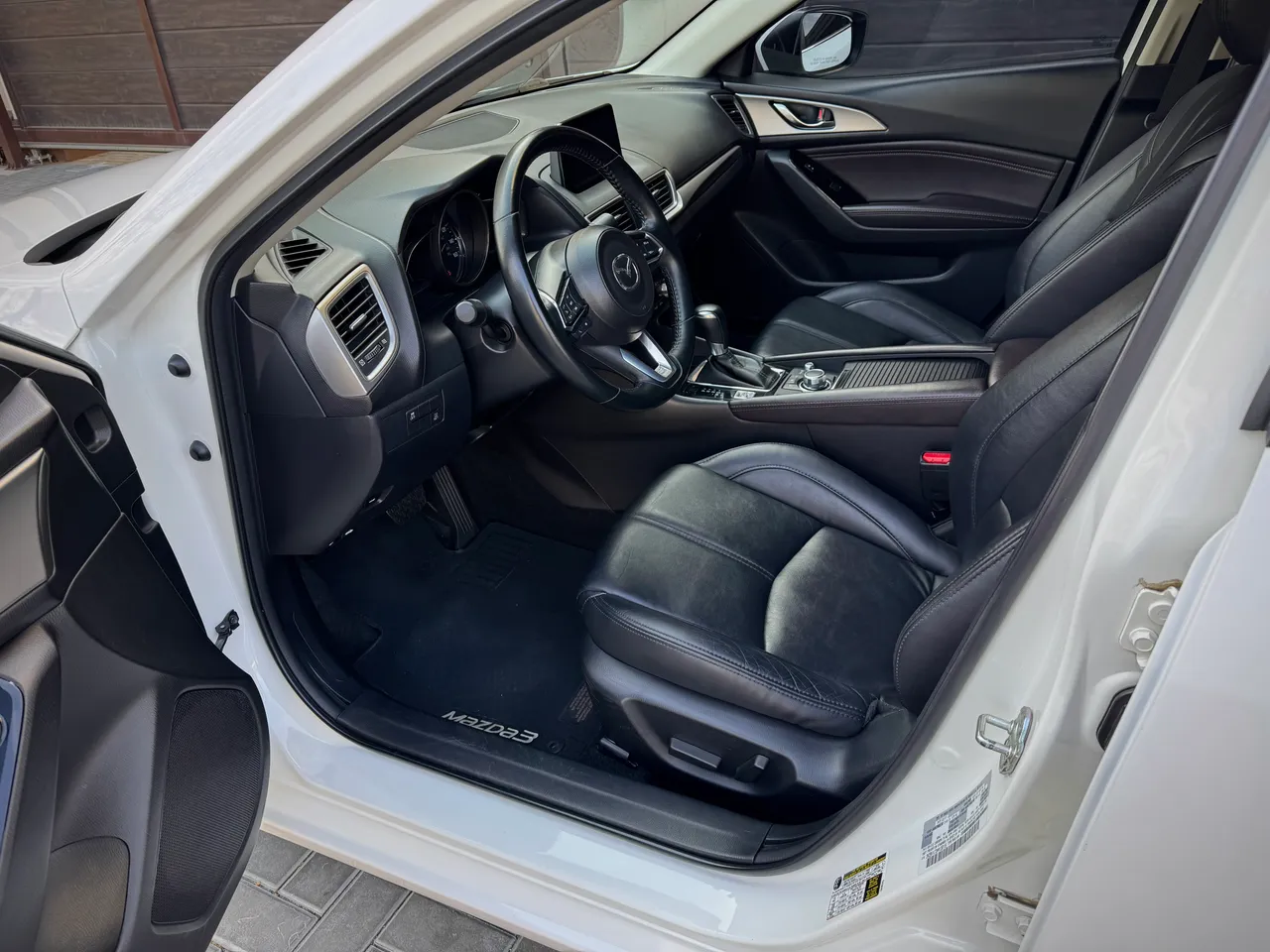 Mazda 3 - фото 14