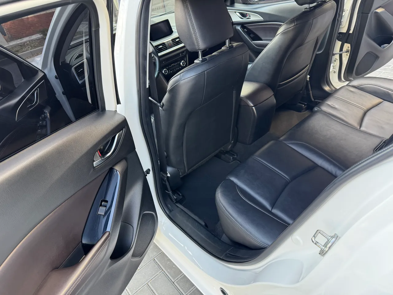 Mazda 3 - фото 15