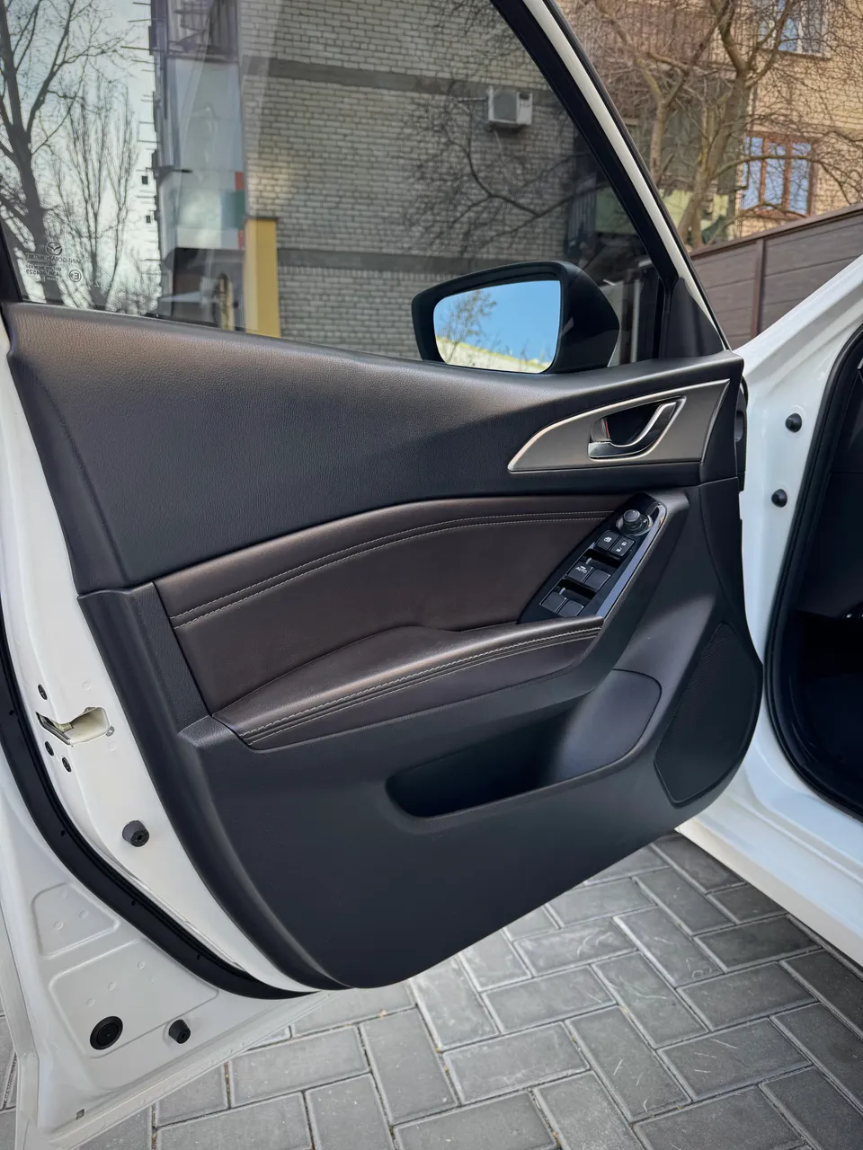 Mazda 3 - фото 24