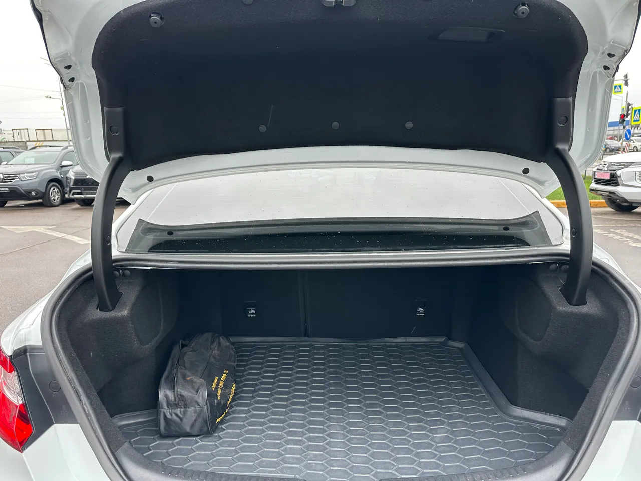 Renault Megane - фото 9