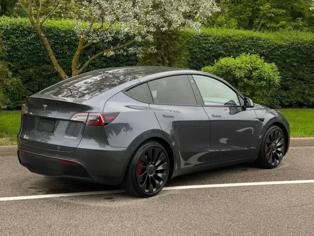 Tesla Model Y - фото 3