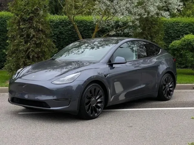 Tesla Model Y - фото 1
