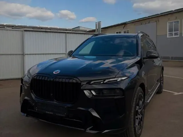 BMW X7 - фото 1