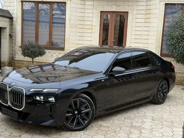 BMW i7 - фото 5