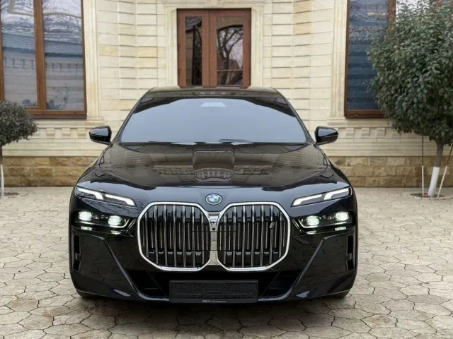 BMW i7 - фото 3