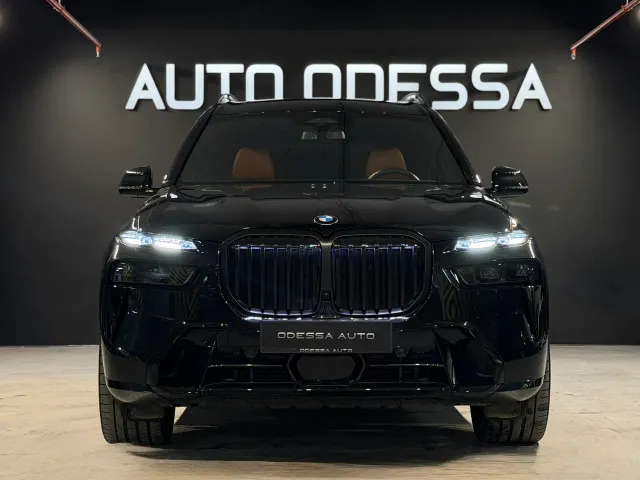 BMW X7 - фото 1