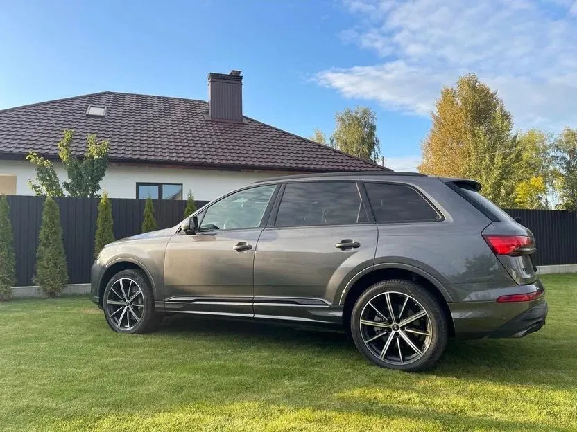 Audi Q7 - фото 6
