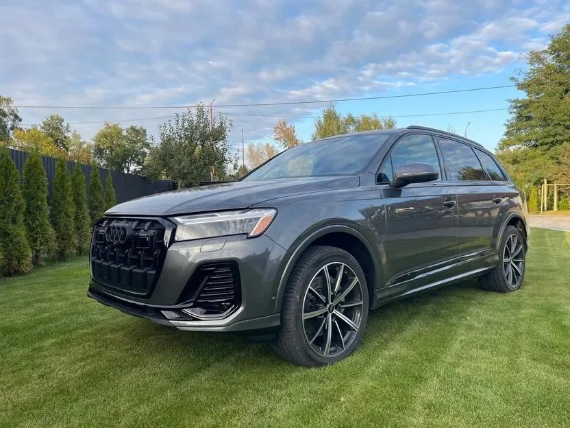 Audi Q7 - фото 1