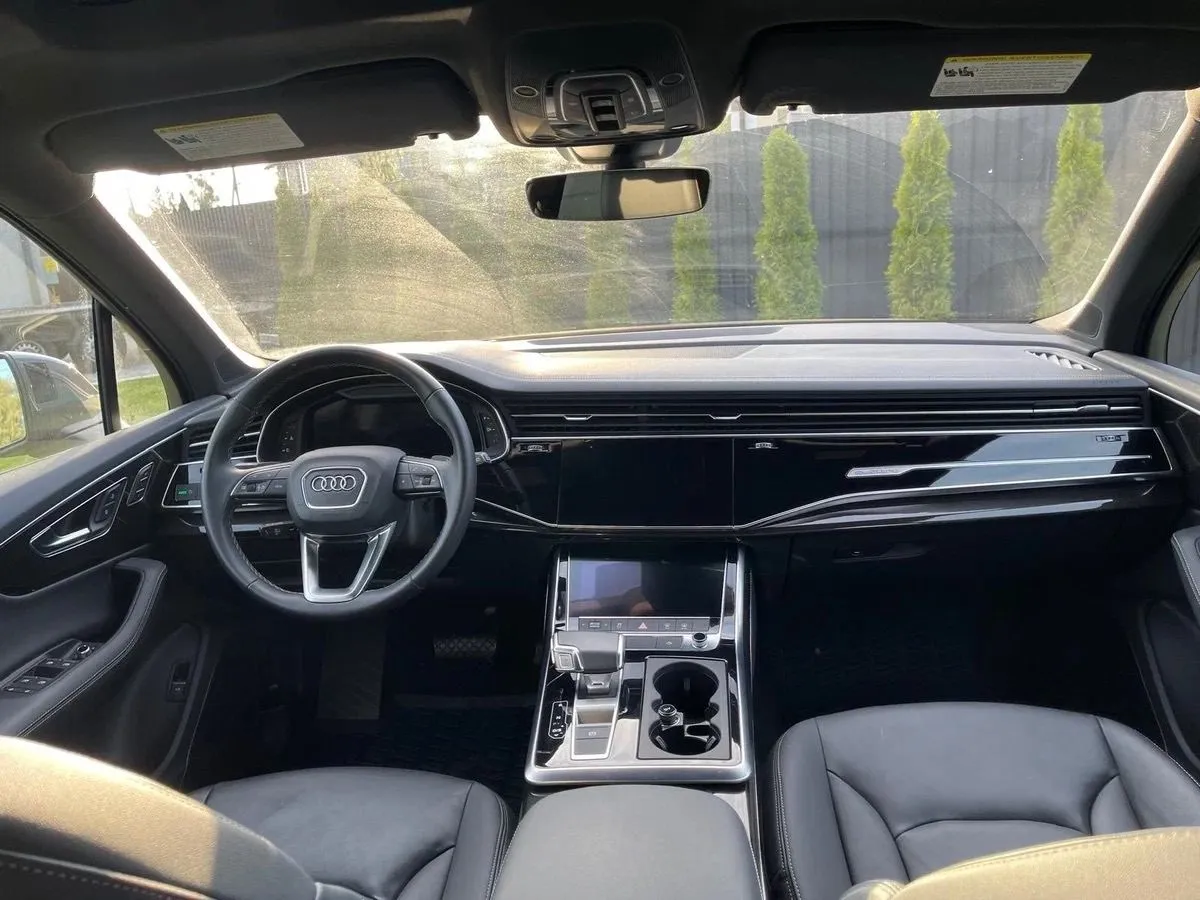 Audi Q7 - фото 11
