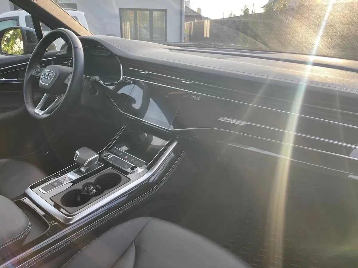 Audi Q7 - фото 7