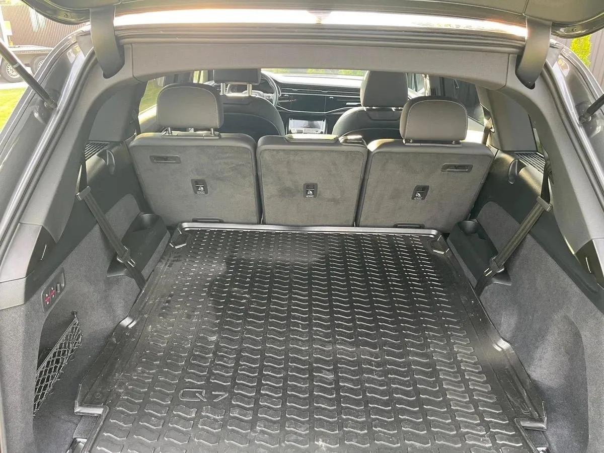 Audi Q7 - фото 13