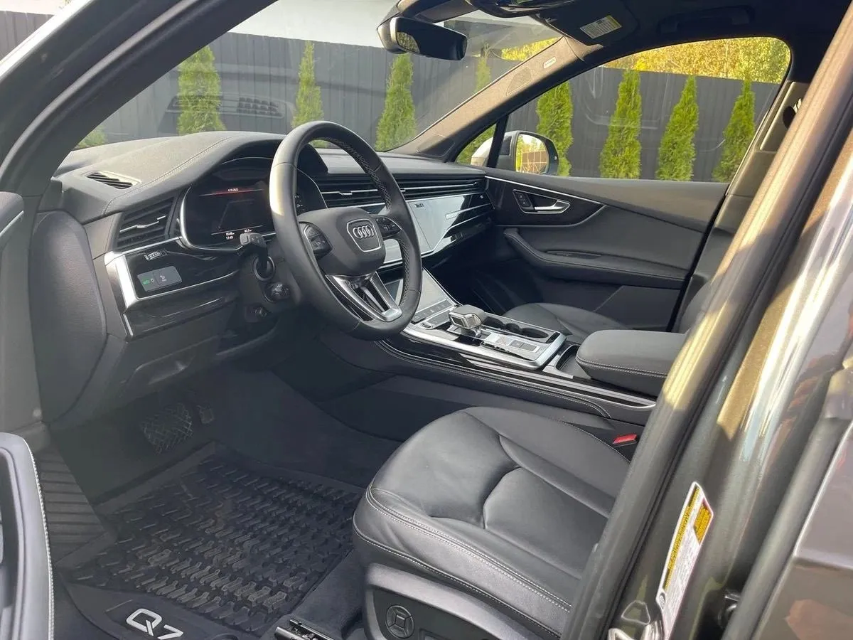 Audi Q7 - фото 8