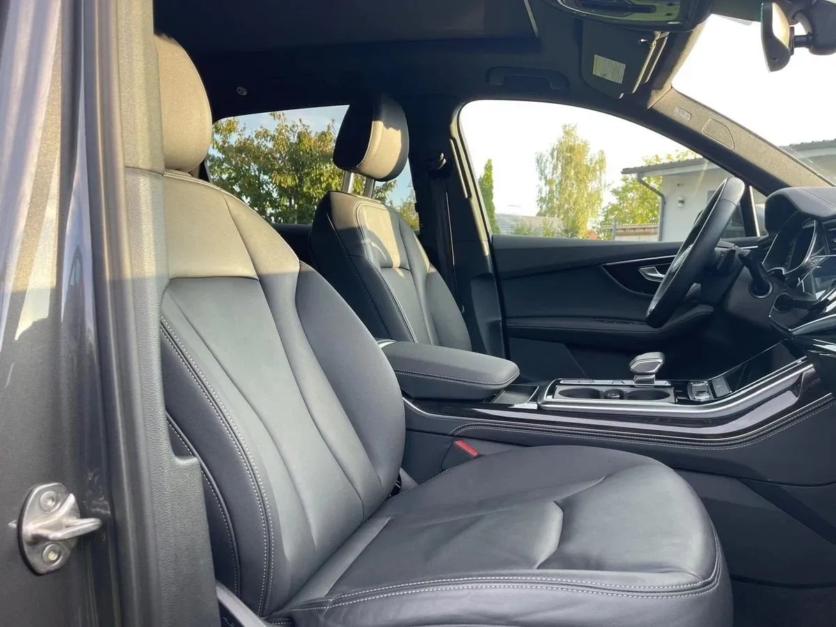 Audi Q7 - фото 10