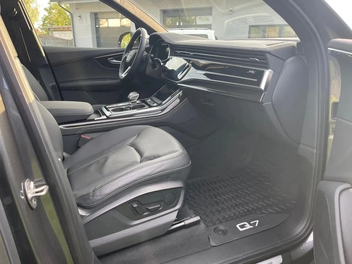 Audi Q7 - фото 9