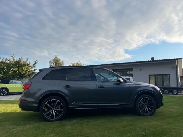 Audi Q7 - фото 5