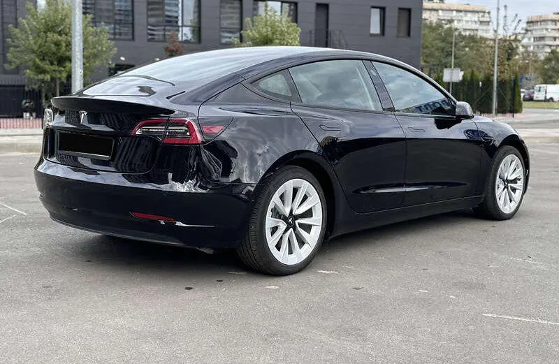 Tesla Model 3 - фото 4