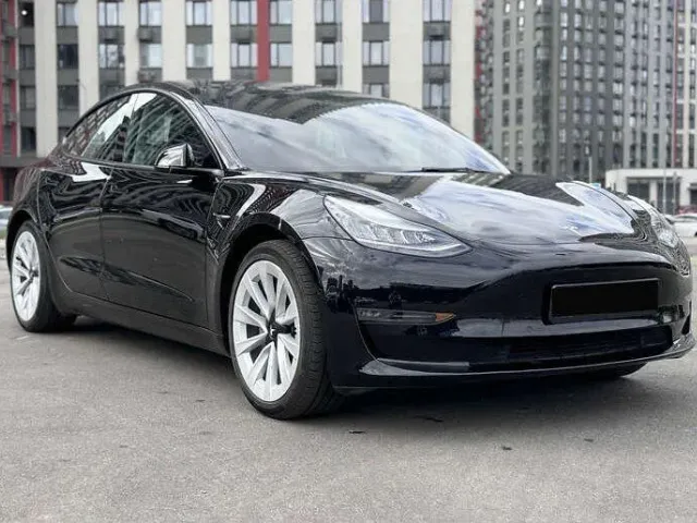 Tesla Model 3 - фото 1
