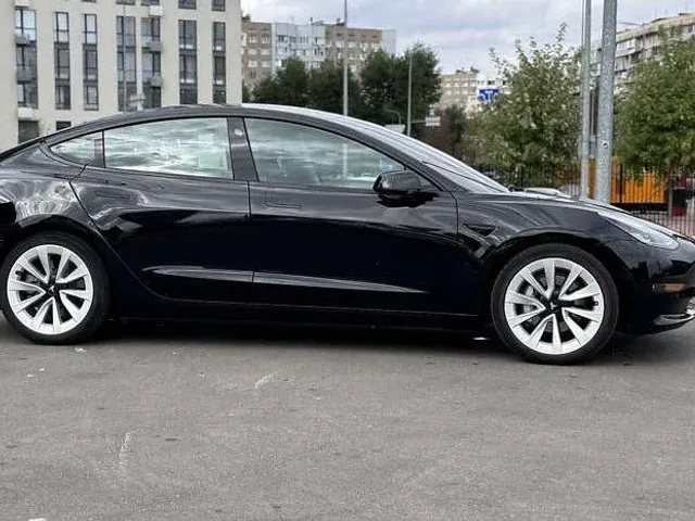 Tesla Model 3 - фото 3