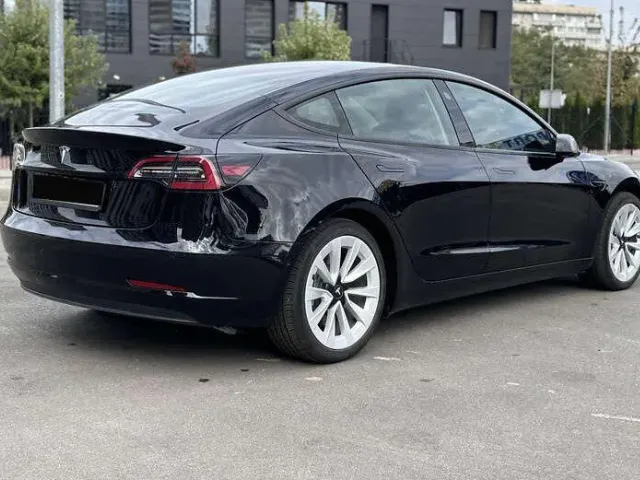 Tesla Model 3 - фото 4