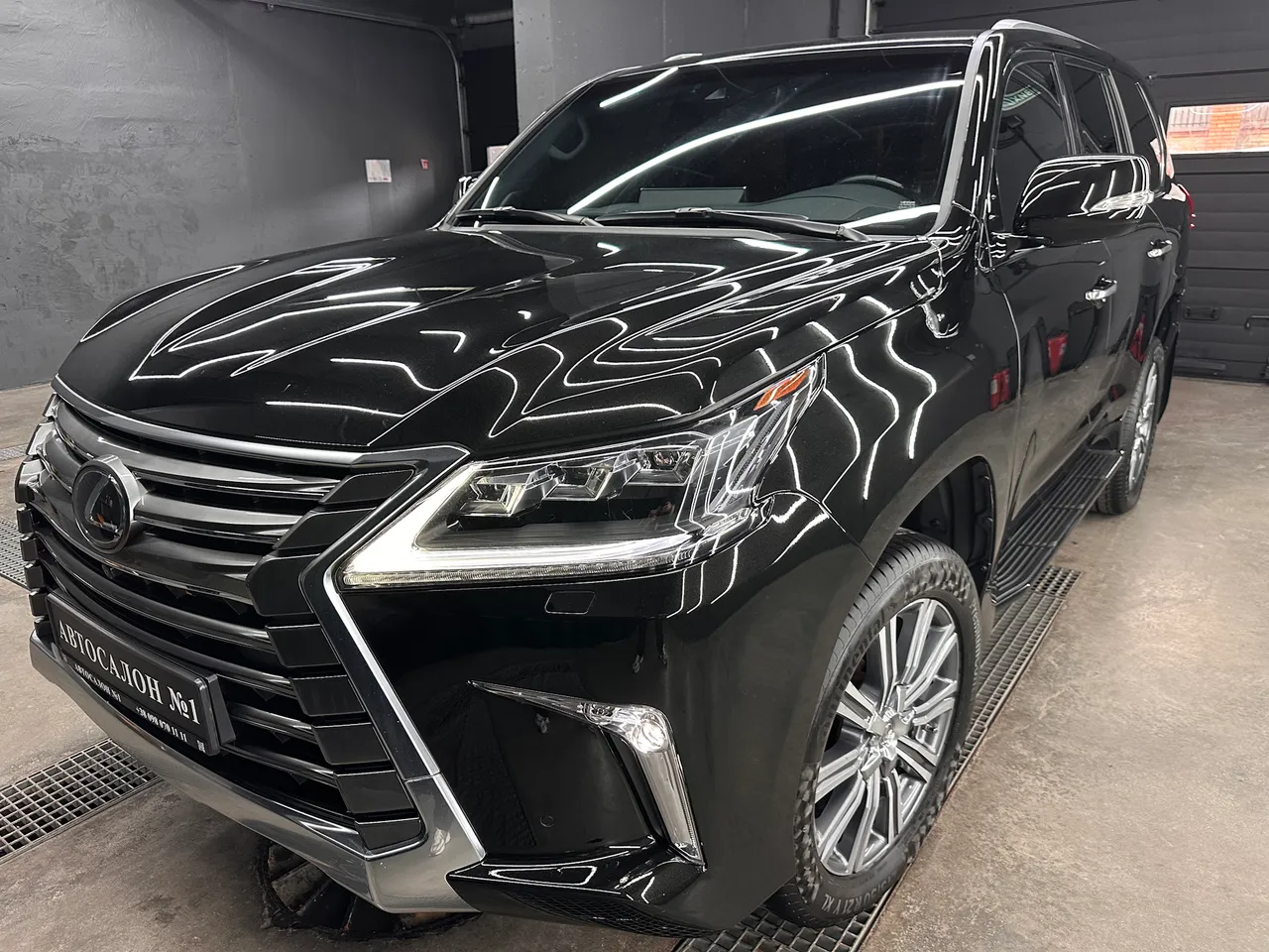 Lexus LX - фото 1