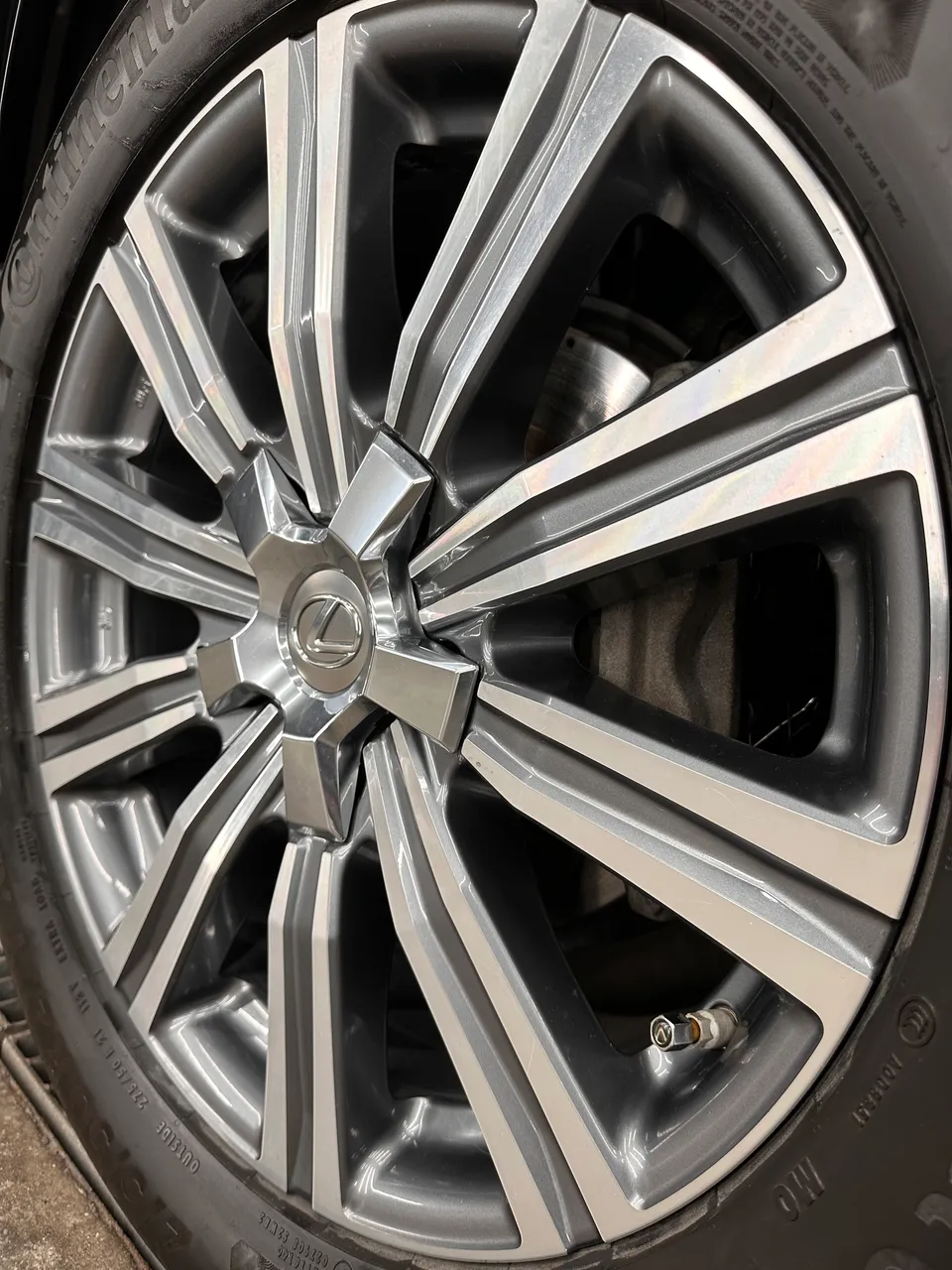 Lexus LX - фото 9