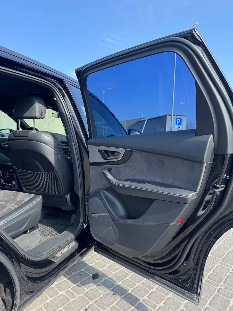 Audi Q7 - фото 12